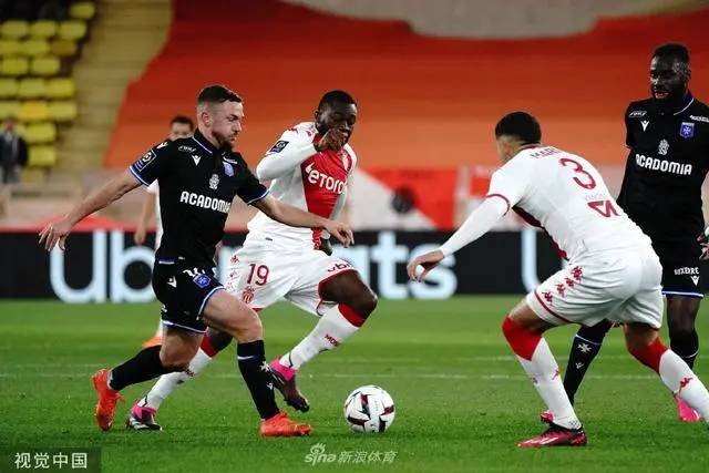 摩纳哥遭遇巴黎圣日耳曼惨败，法甲冠军前途蒙尘的简单介绍