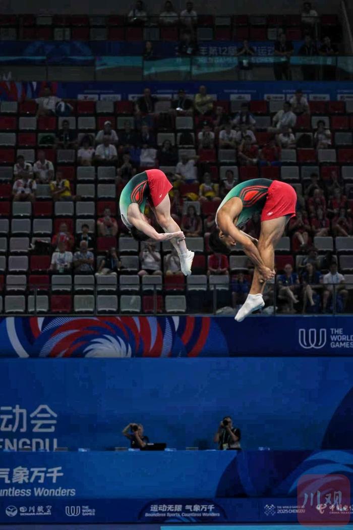 卢森堡运动员击败劲敌,夺得蹦床冠军 卢森堡运动员击败劲敌,夺得蹦床冠军