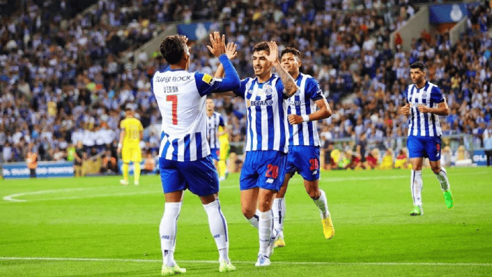 足球明星在欧洲赛场上闪耀光芒 足球明星在欧洲赛场上闪耀光芒