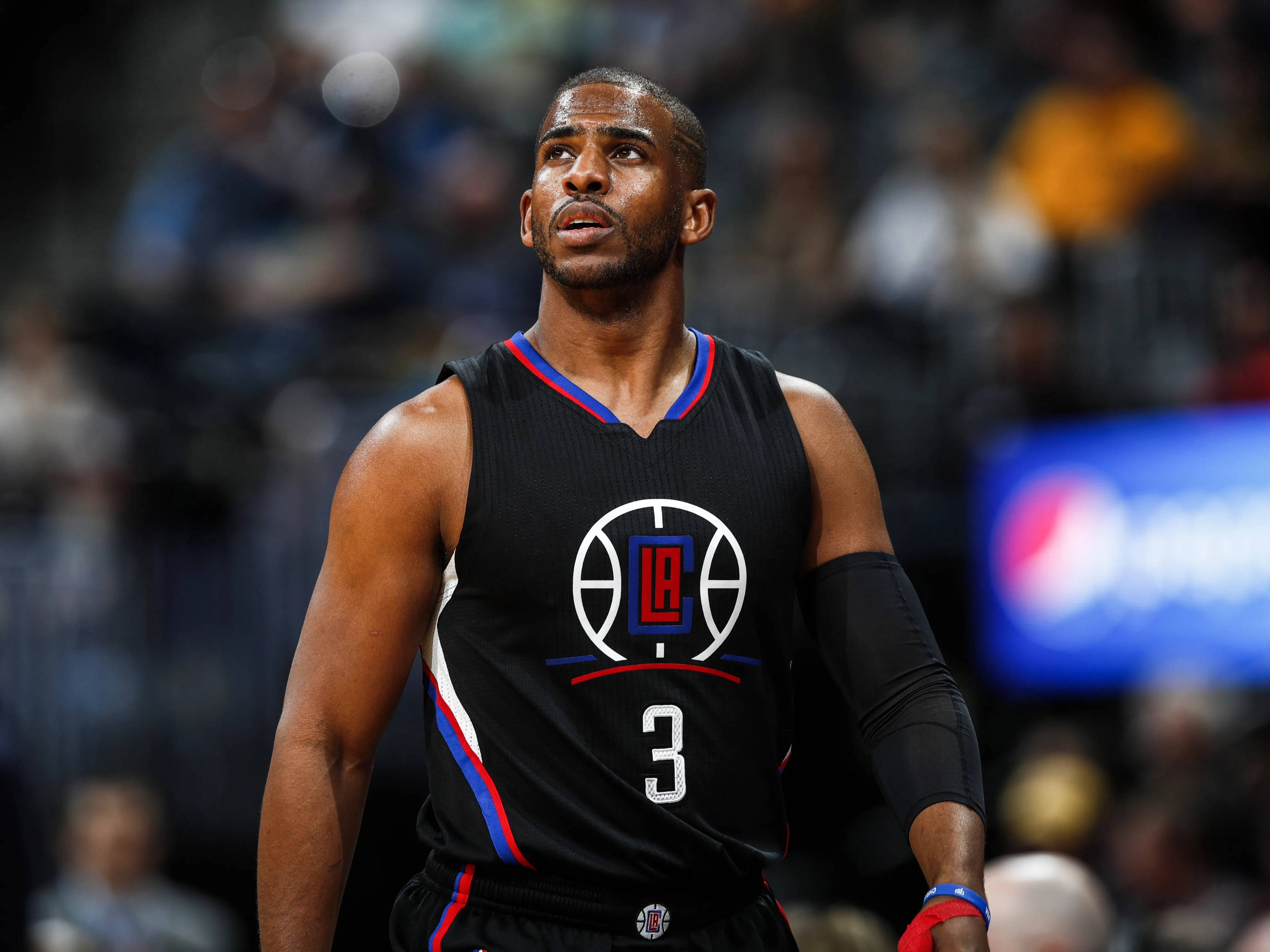 快船击败马刺,强势突破西部竞争 快船击败马刺,强势突破西部竞争