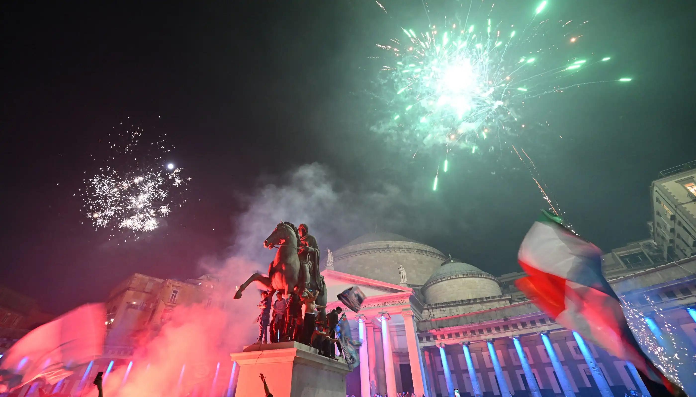 卡利亚里主场比赛放炮庆祝取胜 卡利亚里主场比赛放炮庆祝取胜