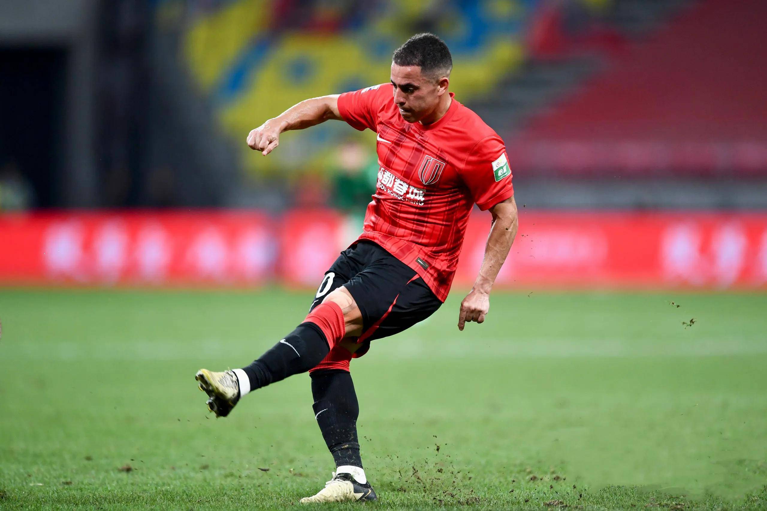 比赛悬念跌宕,表现出色球员夺人眼球的简单介绍 比赛悬念跌宕,表现出色球员夺人眼球的简单介绍