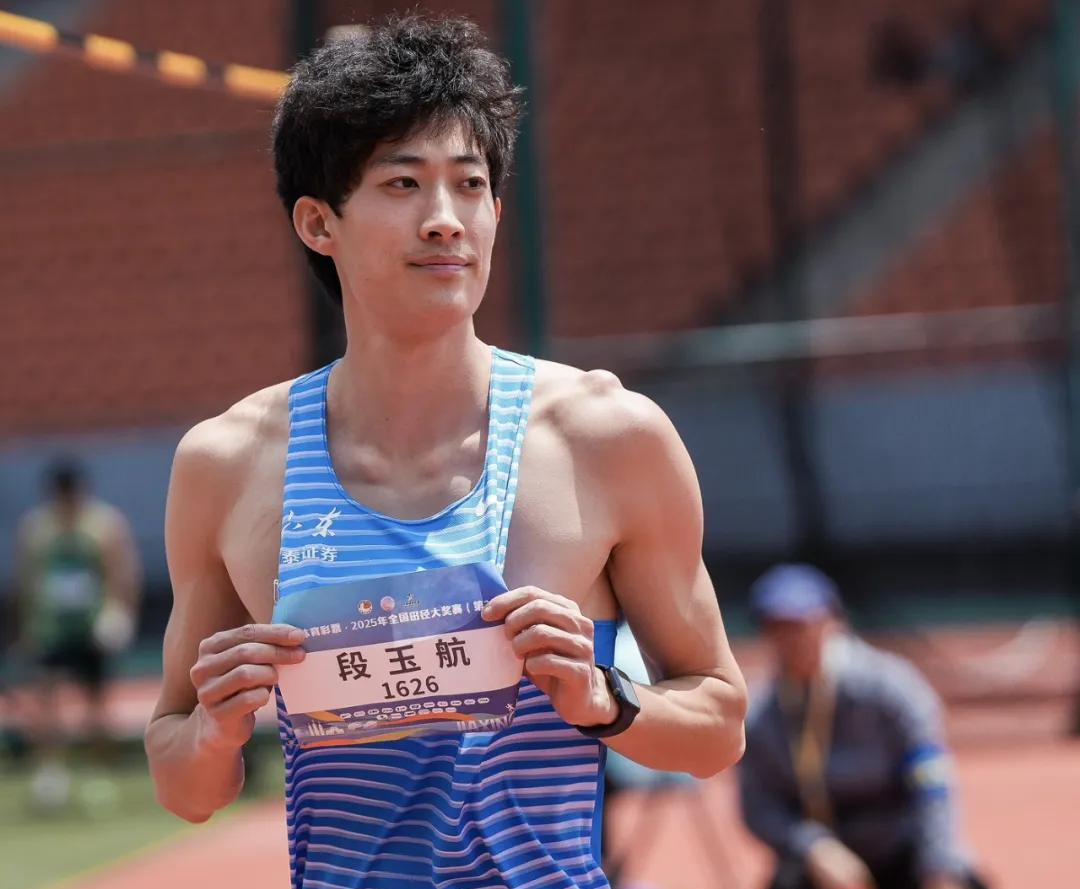 田径比赛选手夺冠赛场称霸 田径比赛选手夺冠赛场称霸