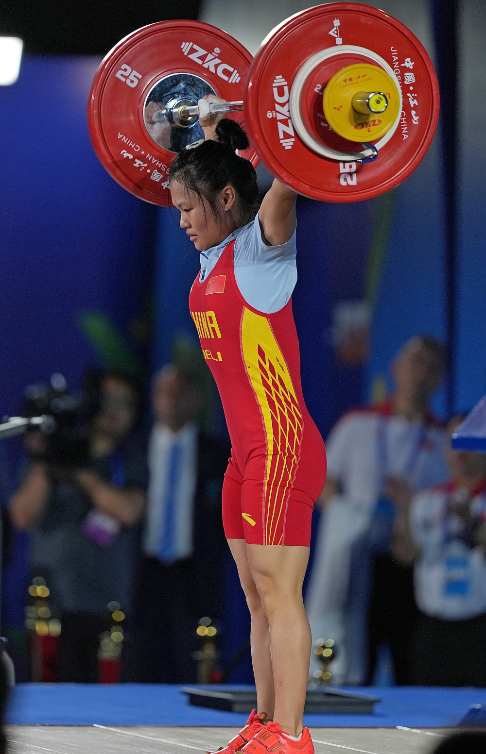 新西兰女子举重选手力压群雄夺金 新西兰女子举重选手力压群雄夺金