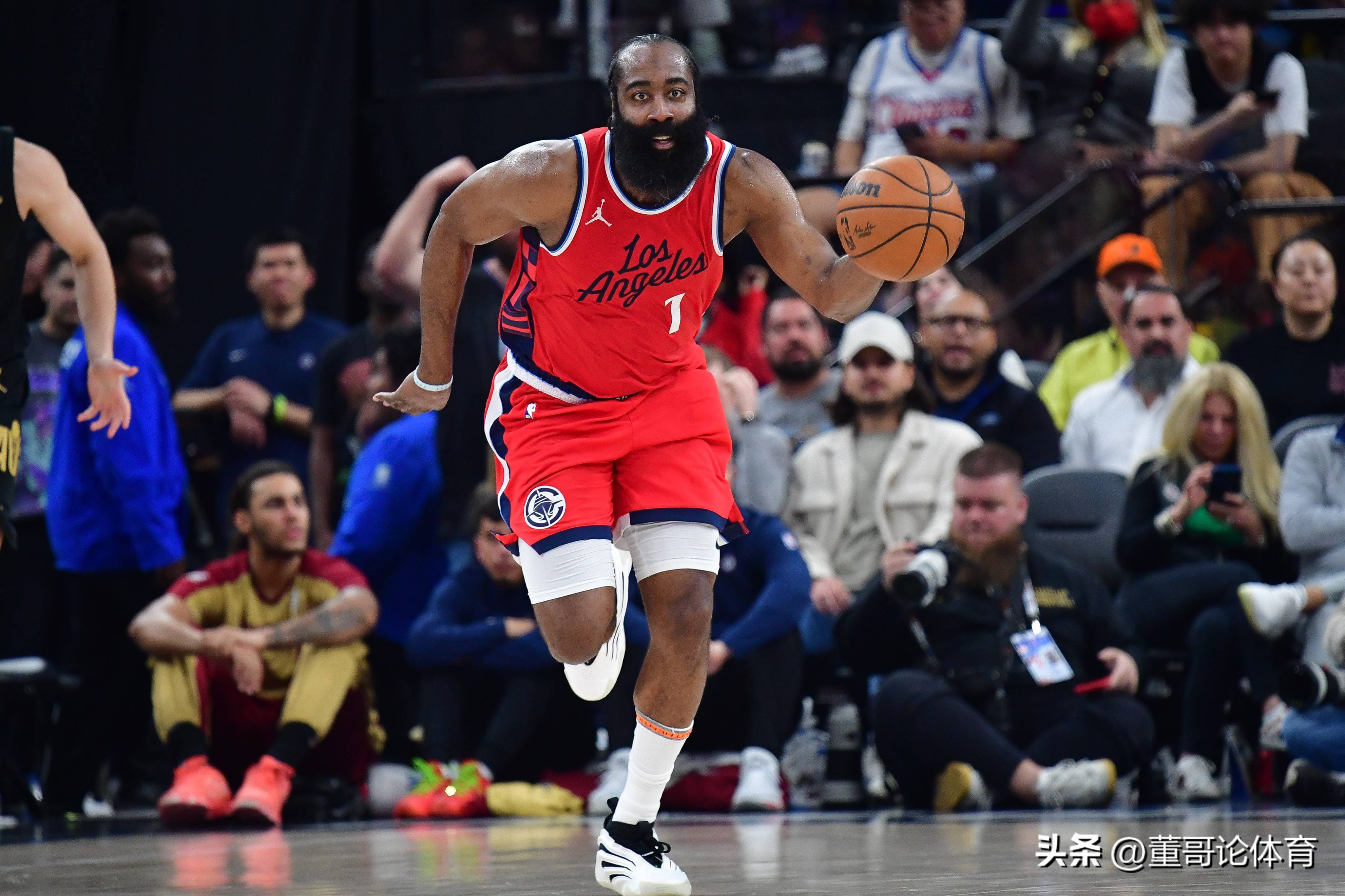 快船客场大胜篮网坚守领先