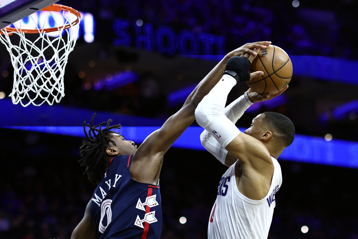 猛龙遭76人逆转，伦纳德得到35分