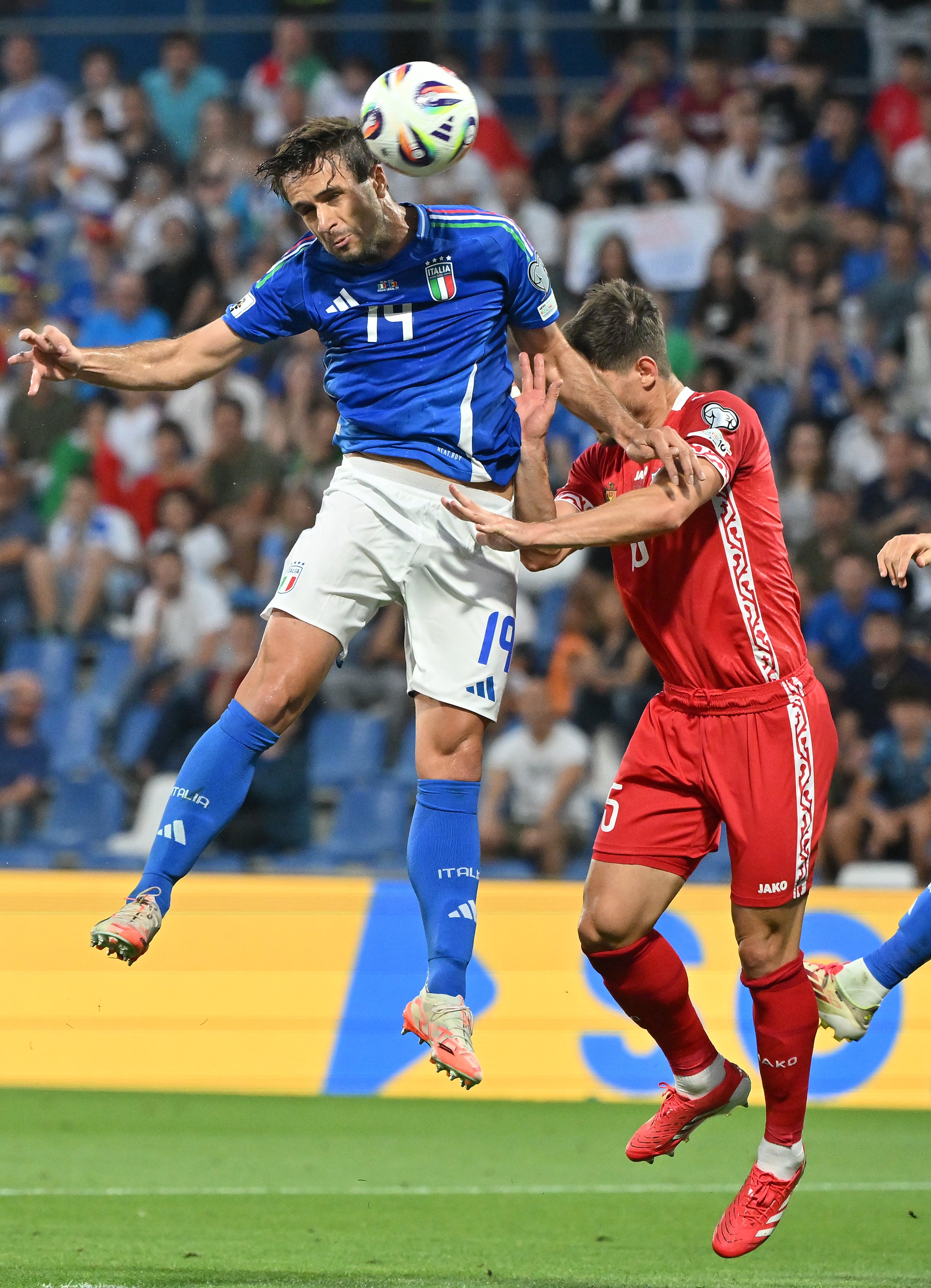 包含意大利力擒瑞士向16强迈进。的词条