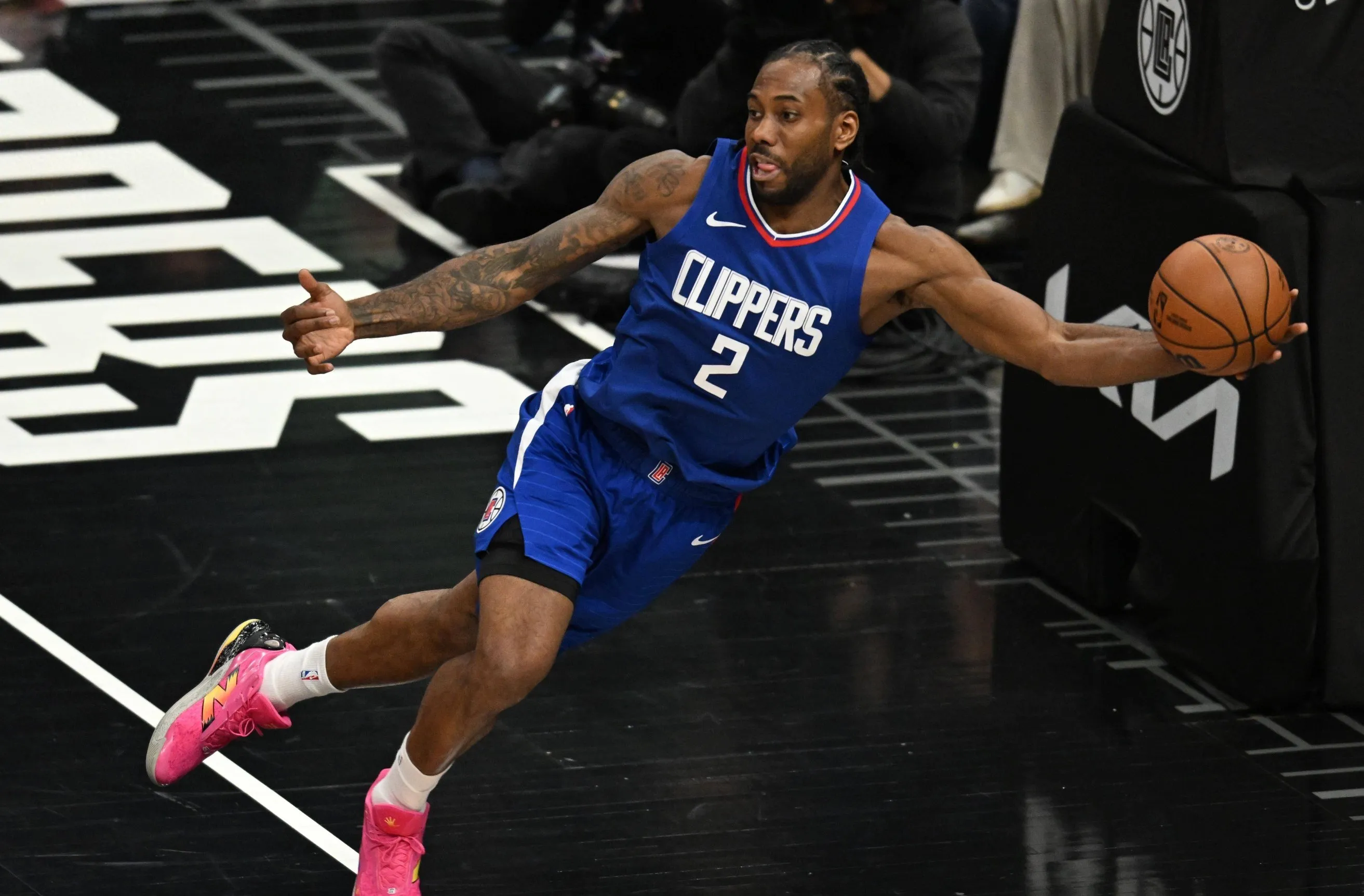 快船惨败湖人,莱昂纳德表现平平 快船惨败湖人,莱昂纳德表现平平