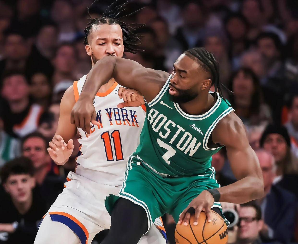 关于凯尔特人战胜公牛,泰特压哨绝杀的信息 关于凯尔特人战胜公牛,泰特压哨绝杀的信息