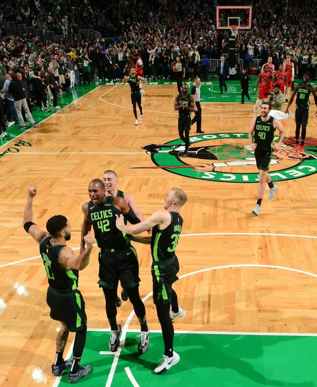 关于凯尔特人战胜公牛,泰特压哨绝杀的信息 关于凯尔特人战胜公牛,泰特压哨绝杀的信息