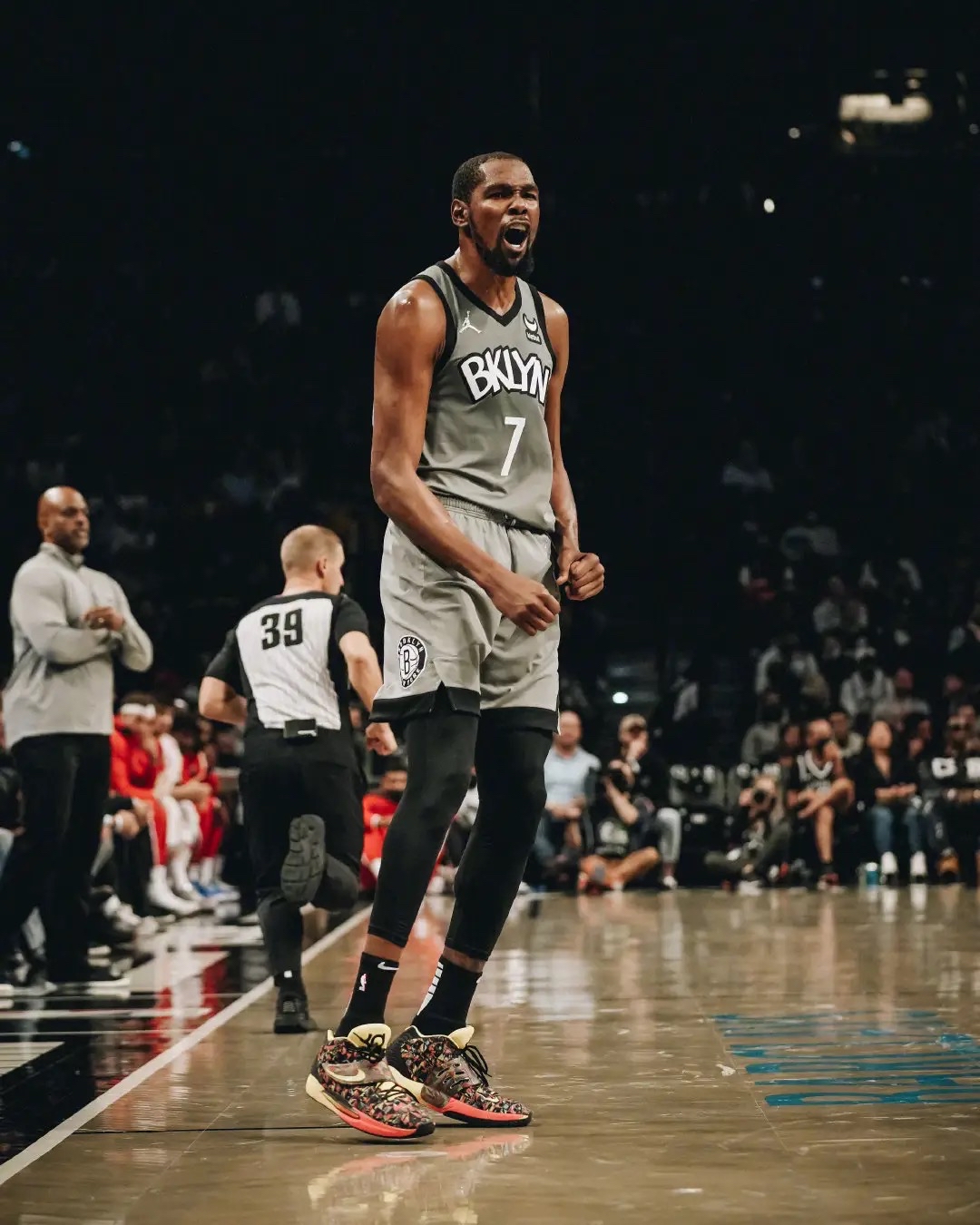 猛龙主帅回归带来好运,再胜篮网晋级 猛龙主帅回归带来好运,再胜篮网晋级