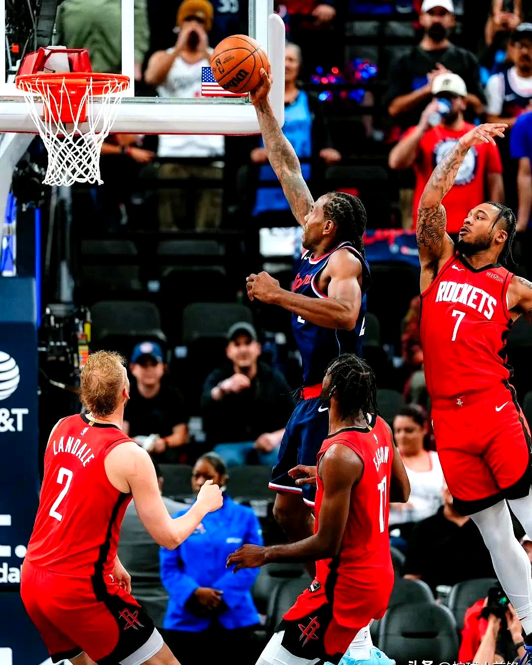 快船击败雄鹿强势升至东部前四 快船击败雄鹿强势升至东部前四